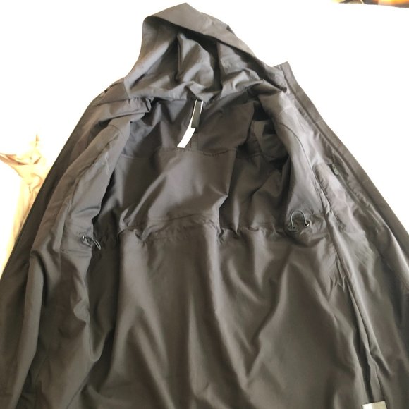 Lululemon lightweight black rain jacket - Picture 3 of 10